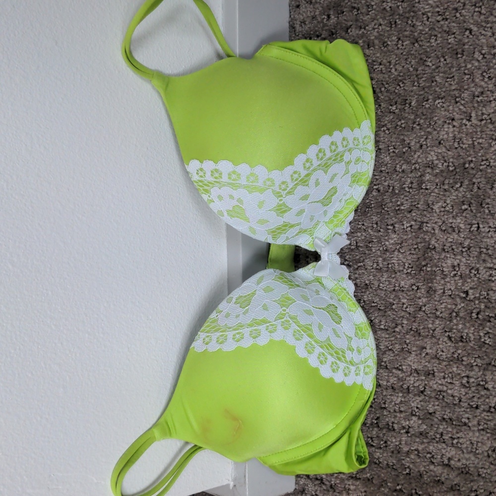 NWOT Victoria's Secret Very Sexy Push-up Bra Size 36B